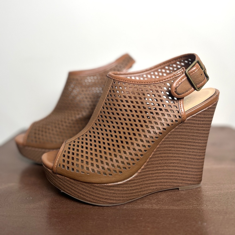 Women’s Sbicca Wedge Cage Sandal Open Toe Size 7 Gladiator Glam